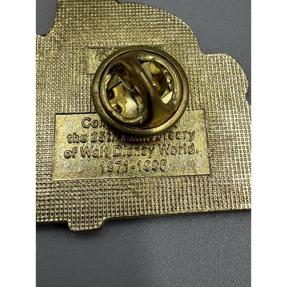 Disney World B25th Anniversary Cinderella Castle Carriage Coach Lapel Pin - Picture 3 of 4